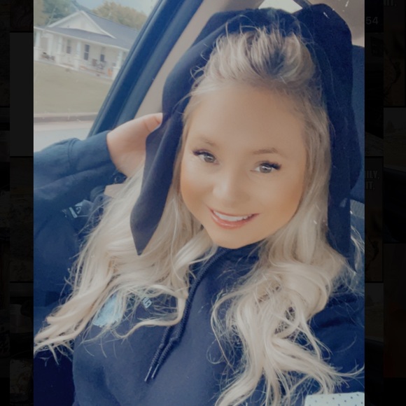 Meet your Posher, Cynthia - Picture 1 of 1